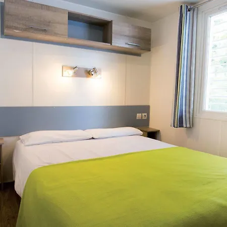 Club Bleues Domaine De Chateau Laval 3* Греу-ле-Бэн
