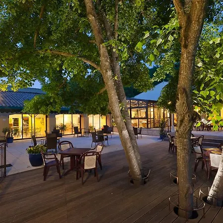 Club Bleues Domaine De Chateau Laval グレウー・レ・バン