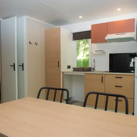 Club Bleues Domaine De Chateau Laval