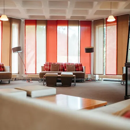 Club Bleues Domaine De Chateau Laval Resort