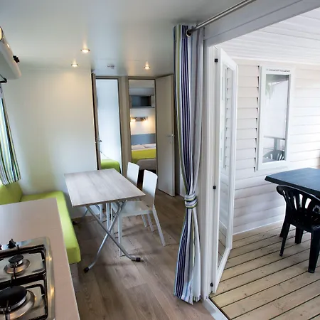 Resort Club Bleues Domaine De Chateau Laval