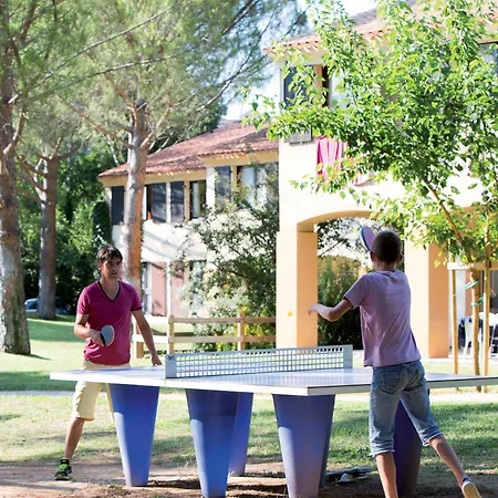 Club Bleues Domaine De Chateau Laval Üdülőközpont