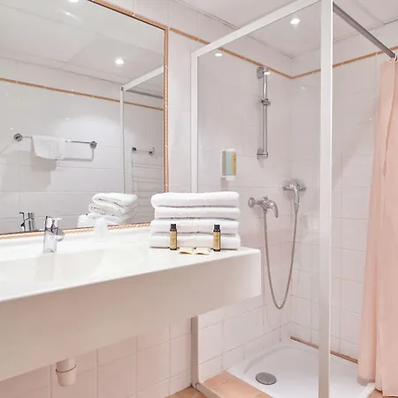 Club Bleues Domaine De Chateau Laval Rezort 3*