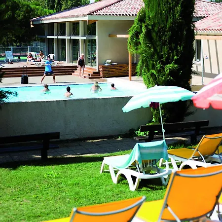Club Bleues Domaine De Chateau Laval Resort