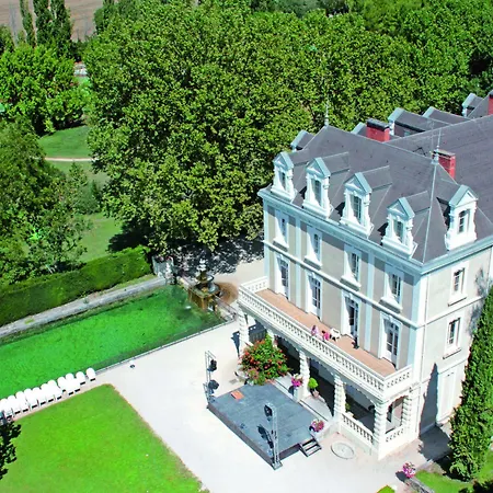 Club Bleues Domaine De Chateau Laval Resort