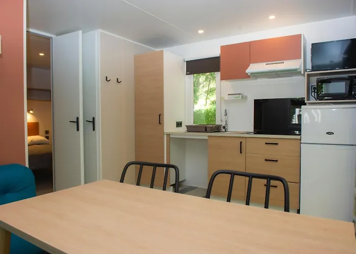 Club Bleues Domaine De Chateau Laval