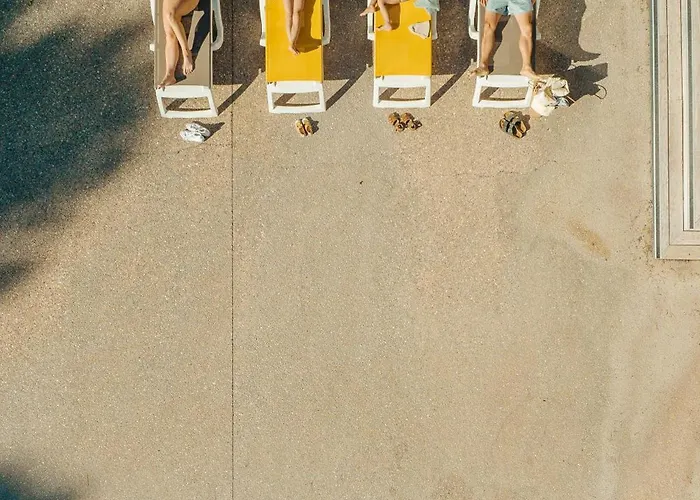 Club Bleues Domaine De Chateau Laval Resort