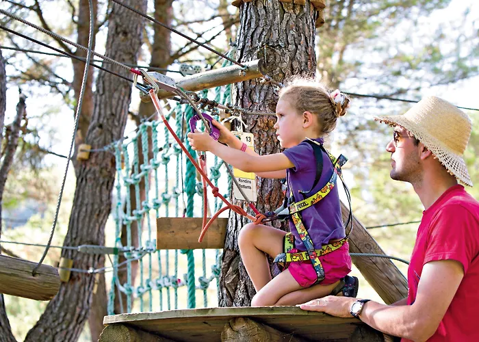 Club Bleues Domaine De Château Laval Station touristique 3*