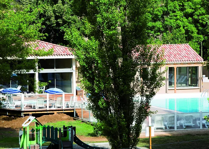 Club Bleues Domaine De Château Laval 3*