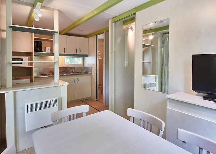 Club Bleues Domaine De Château Laval Station touristique Gréoux-les-Bains