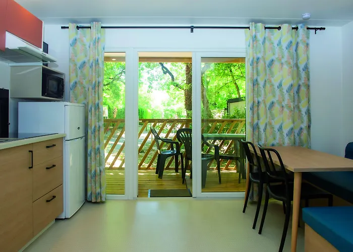 Club Bleues Domaine De Château Laval Station touristique Gréoux-les-Bains