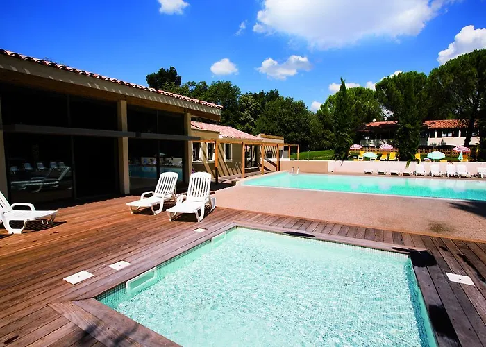 Club Bleues Domaine De Chateau Laval 3*